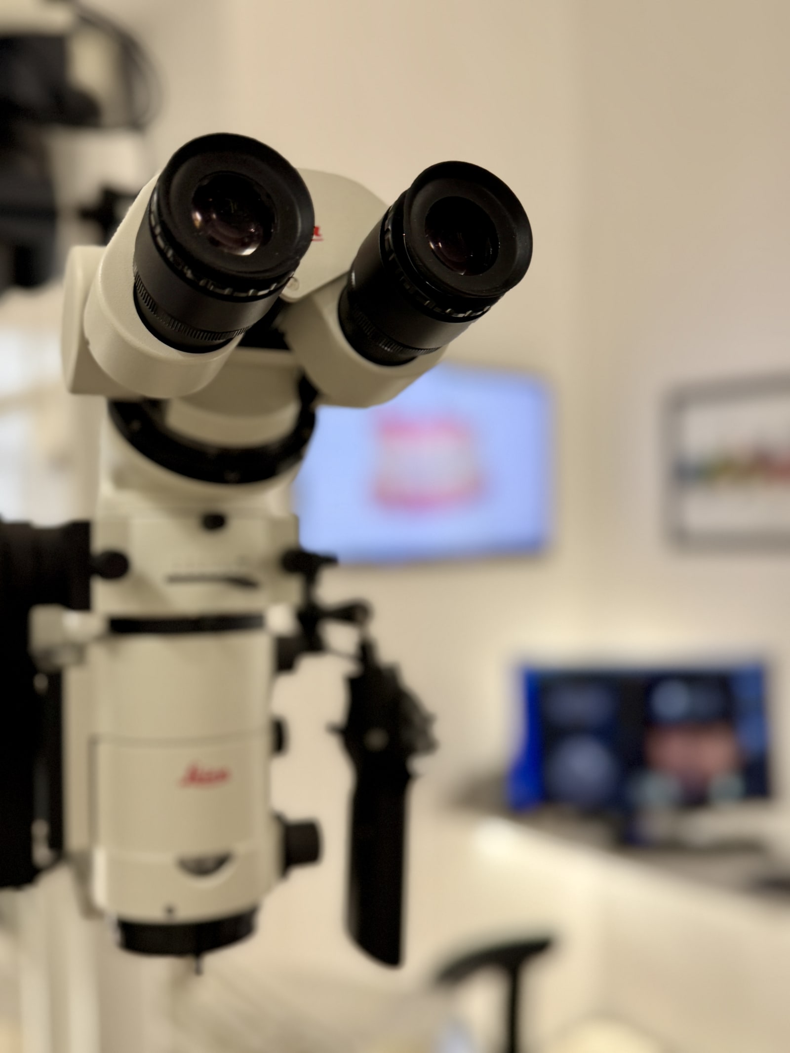 Cure dentali con microscopio operatorio Leica a Torino per massima precisione