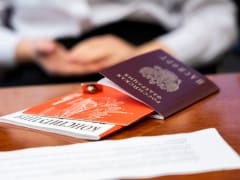 В администрации торжественно вручили паспорта активистам «Движения Первых»