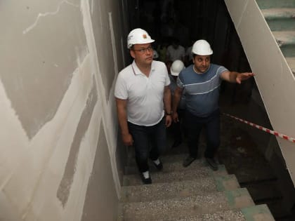 Илья Середюк проинспектировал ход ремонта дорог и социальных объектов в Ленинске-Кузнецком