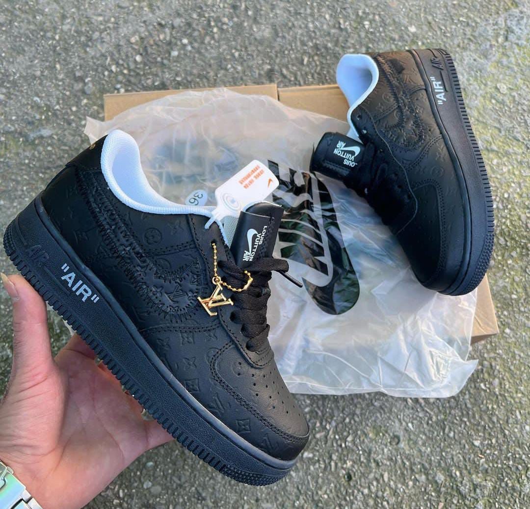 NIKE Sneakers