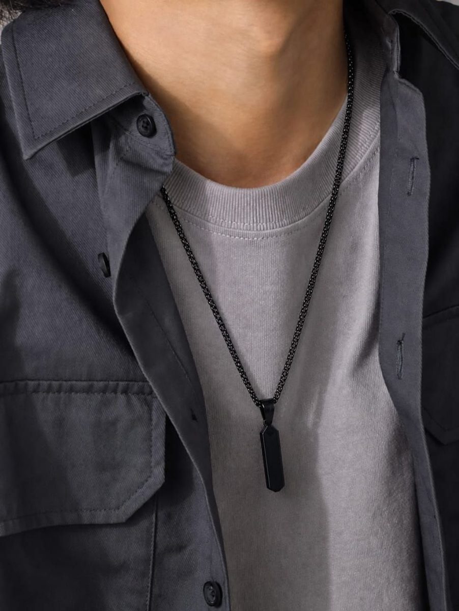 Male necklaces 🤎