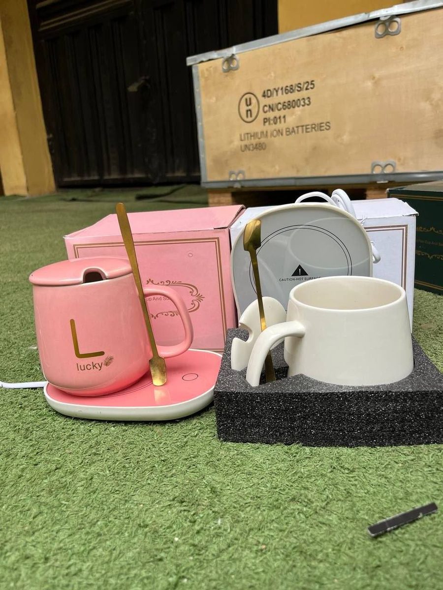 Coffee mug with heating pad