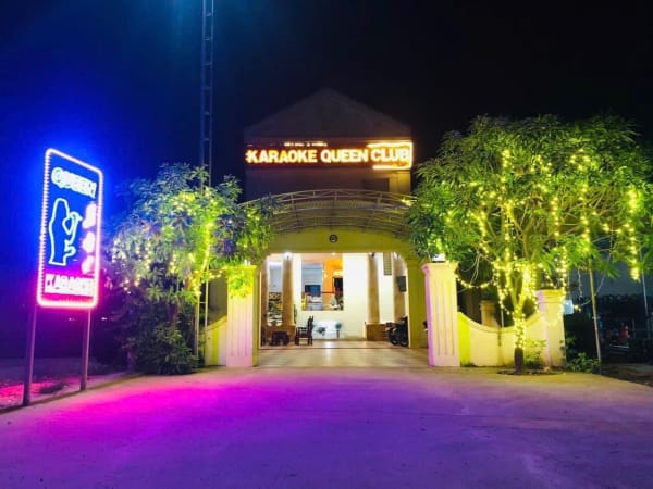 KARAOKE QUEEN CLUB