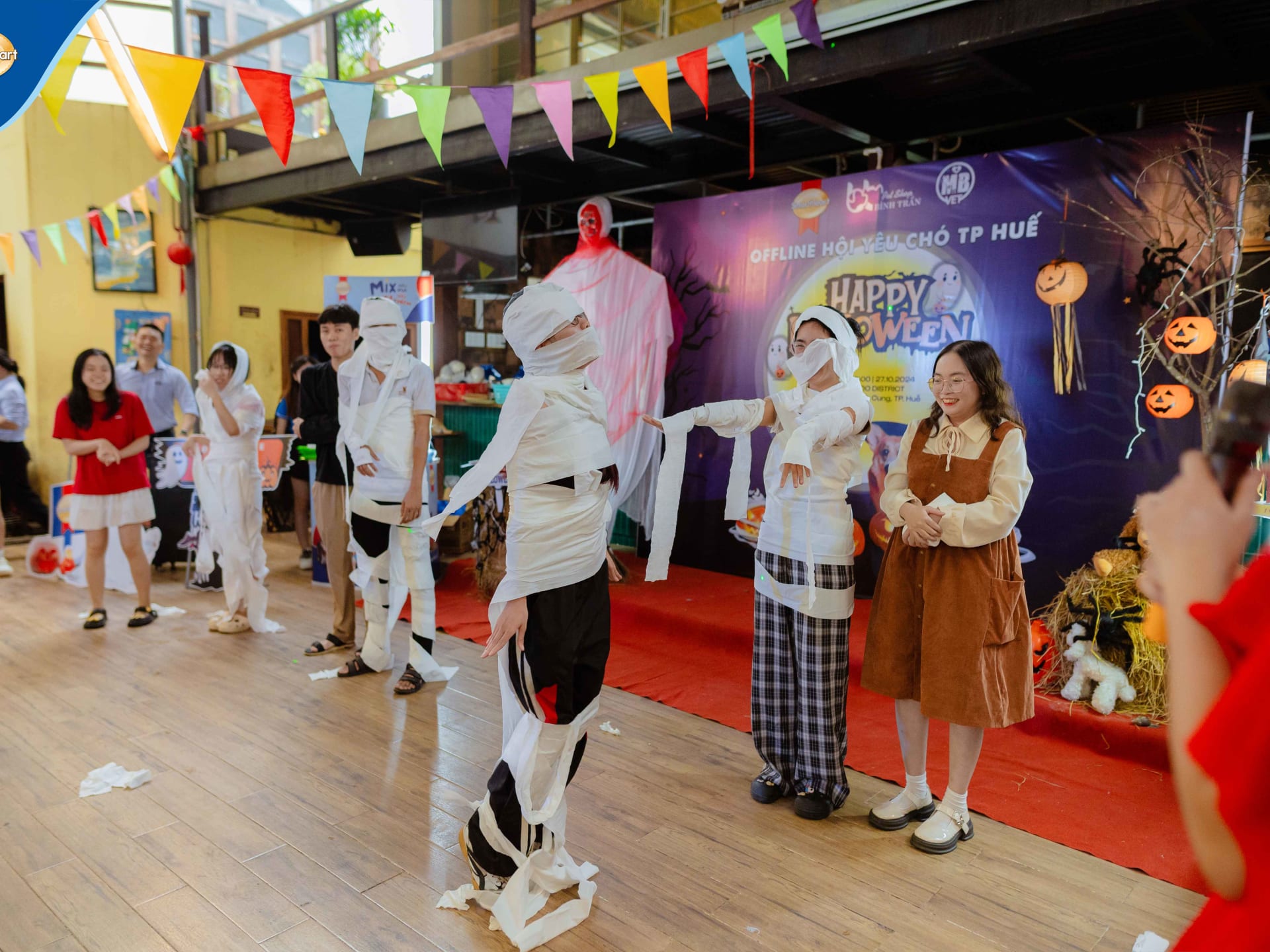 Ảnh bìa của bài viết Offline Chó Halloween tại Huế – MB VET, Petshop Bình Trần MeO mang đến lễ hội hóa trang cực chất cho thú cưng