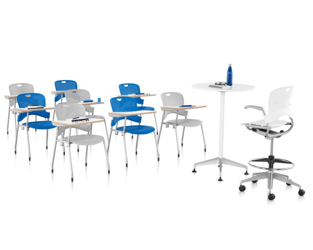 Caper Chair with Tablet Arm Right