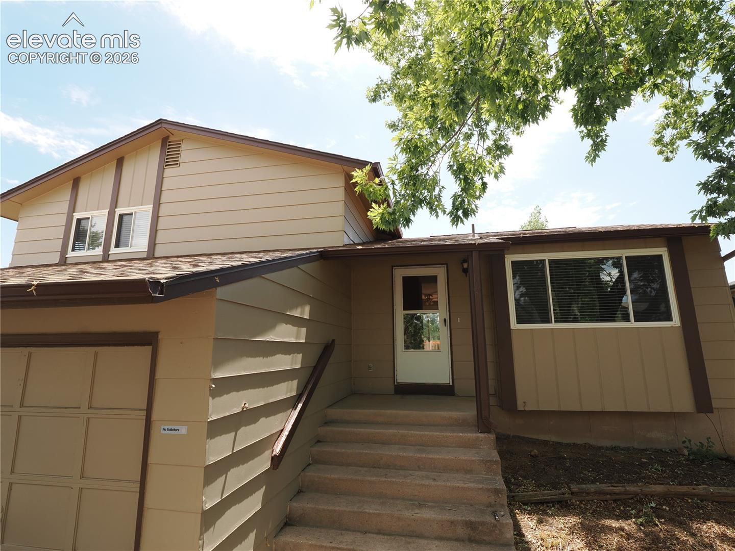7525 Deer Trail
