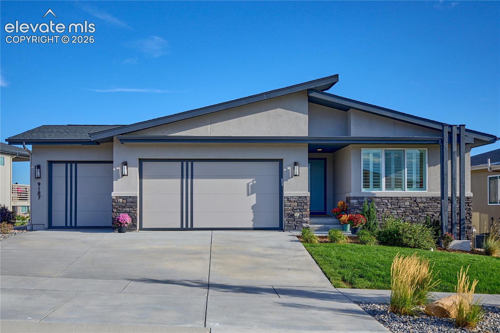 9187 Glitter Way
