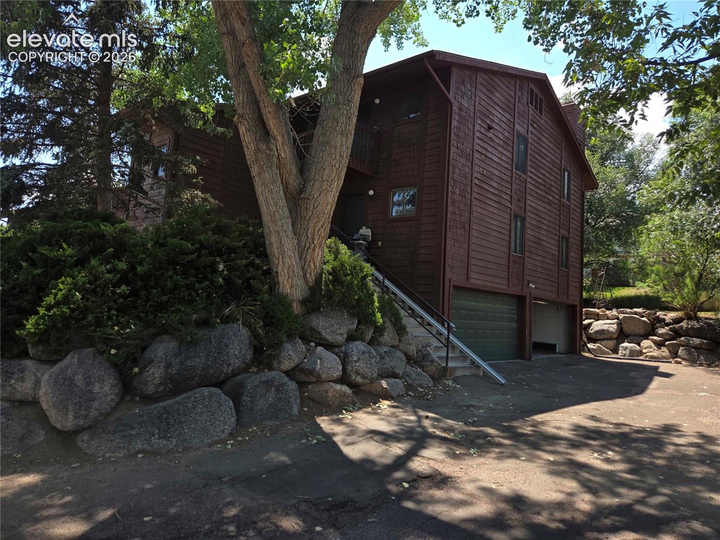 2526 Plumtree Grove