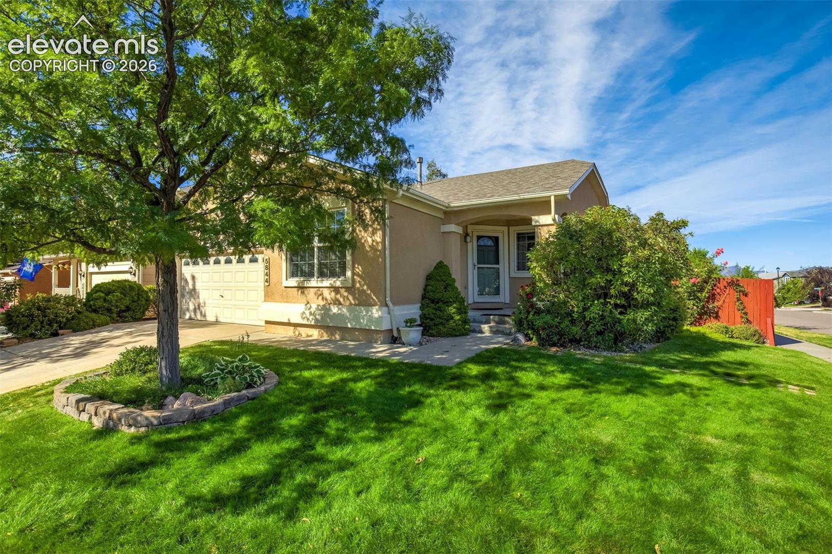 5844 Pioneer Mesa Drive