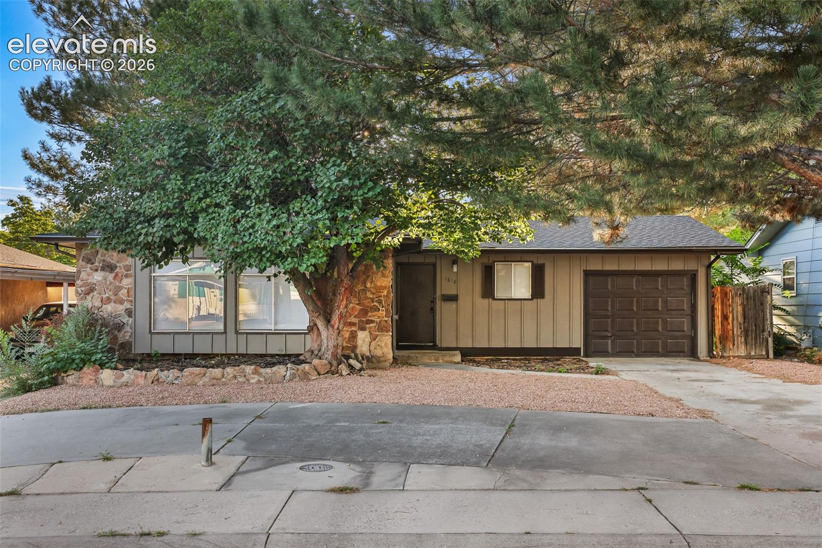 1818 Maplewood Drive