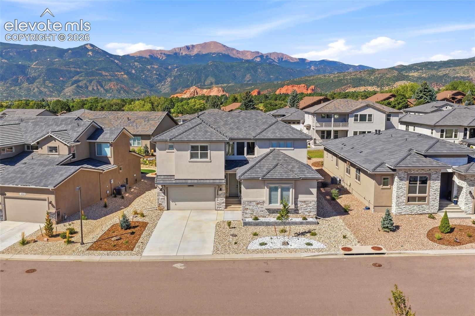 3414 Crest Hollow View