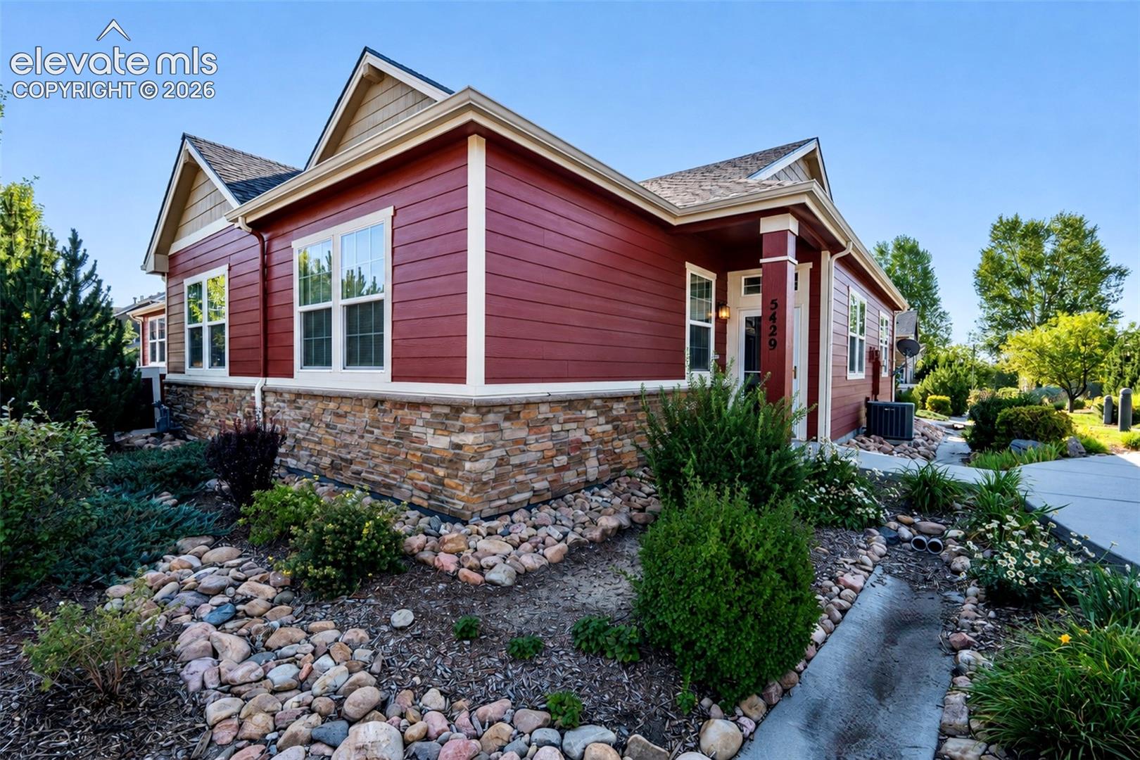 5429 Smokey Heights