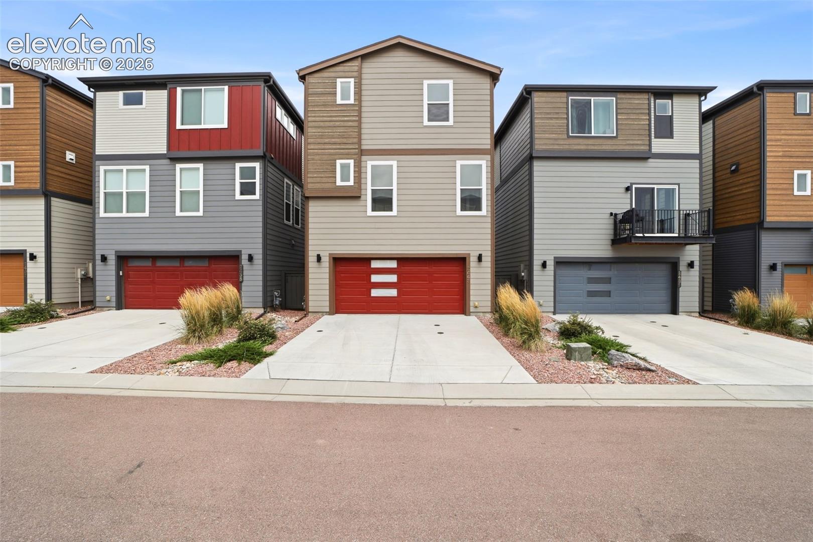 2443 Zorro Heights