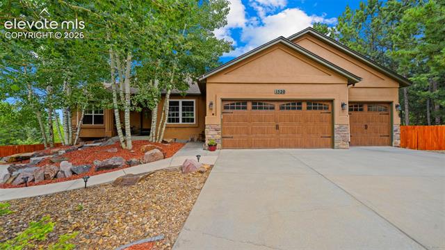 1520 Crestview