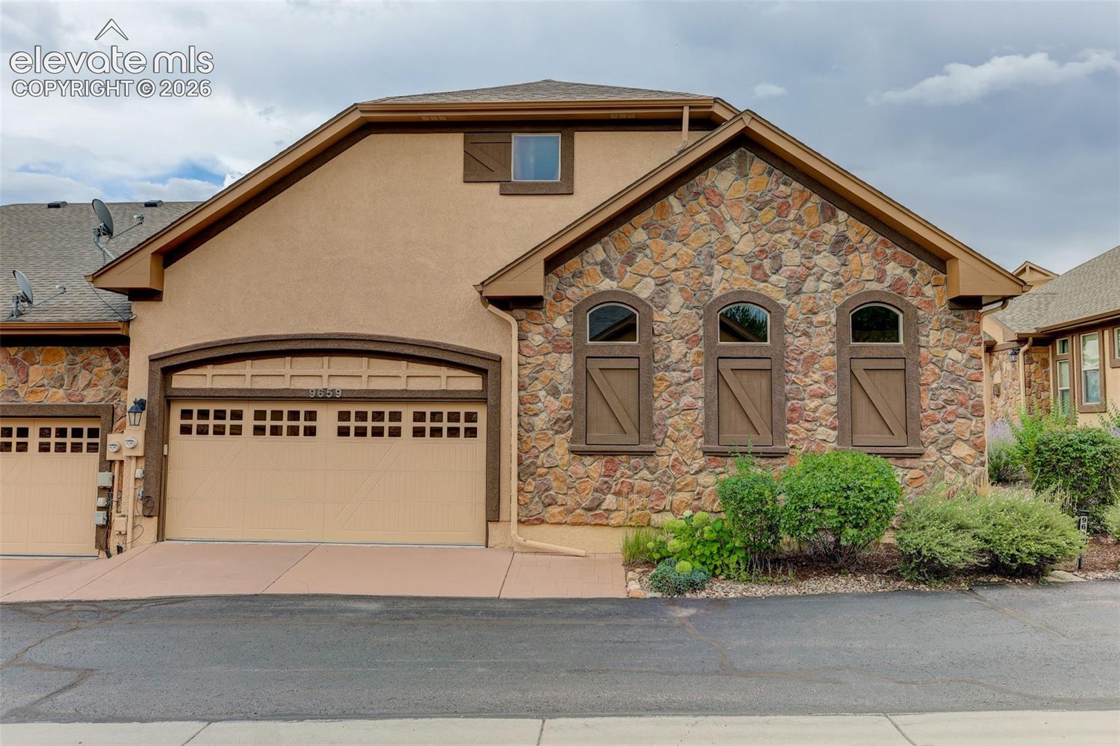 9659 Carriage Creek Point