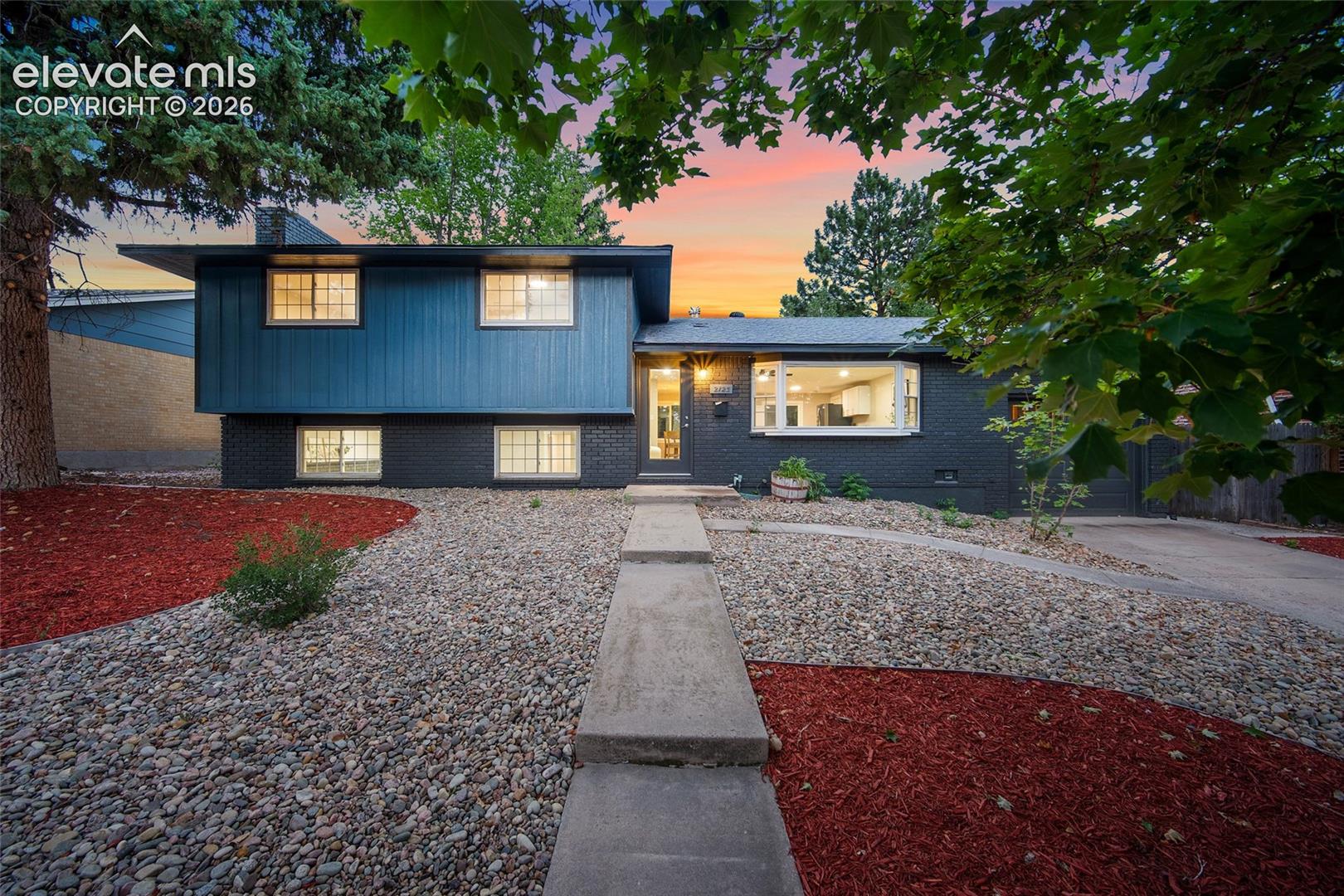 2123 Warwick Lane