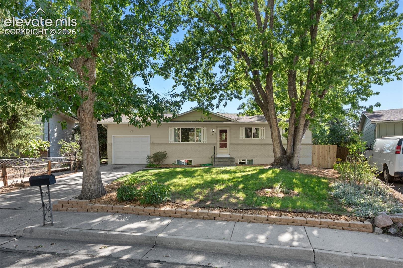 3842 Vaquero Circle