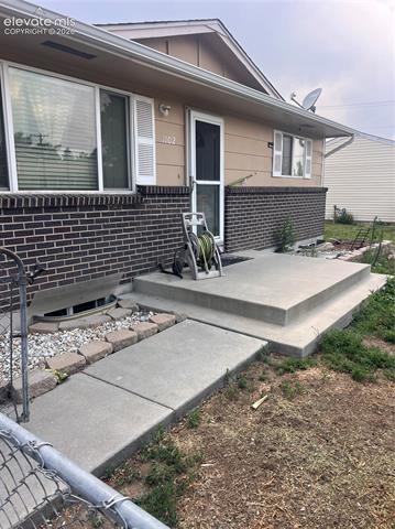 1102 Maxwell