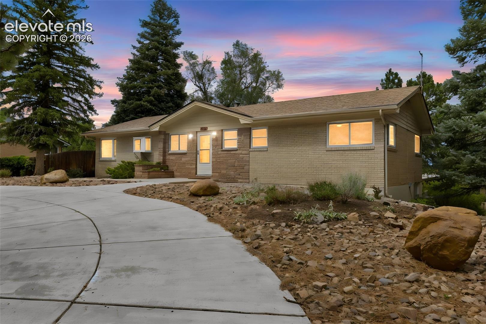 1302 Parkview Boulevard