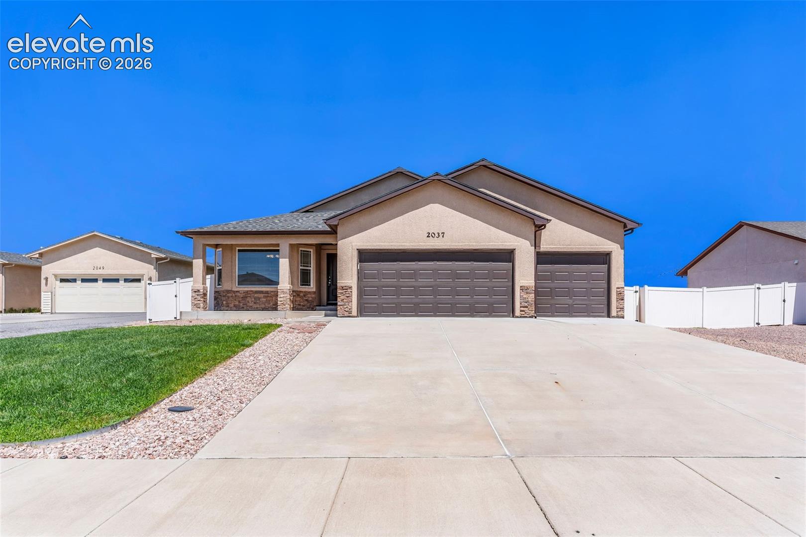 2037 Kingbird Court