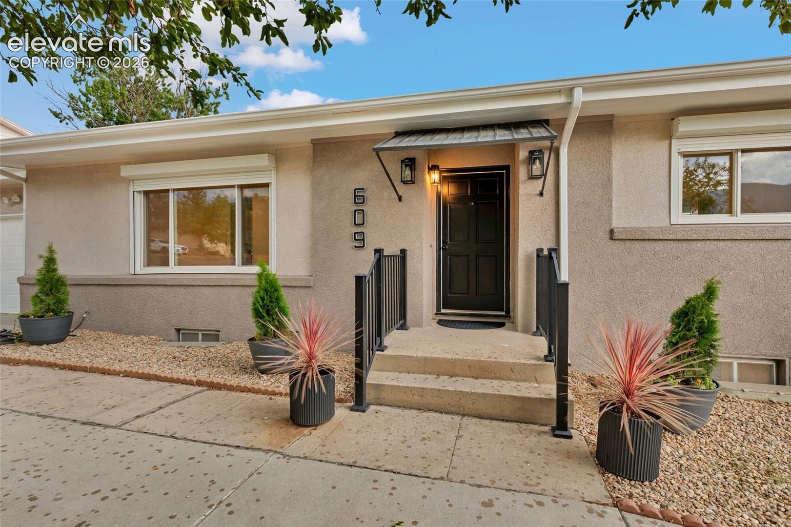 609 Crestridge Avenue