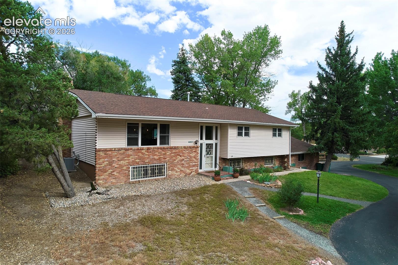 6827 Rosewood Drive