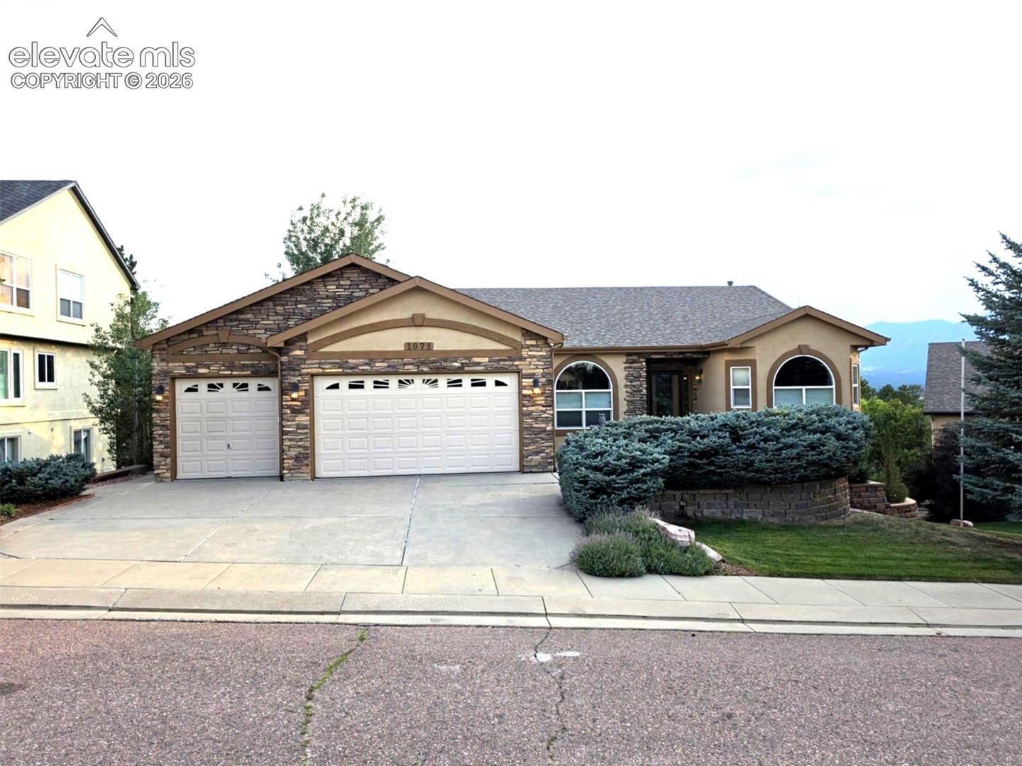 1071 Hummingbird Court