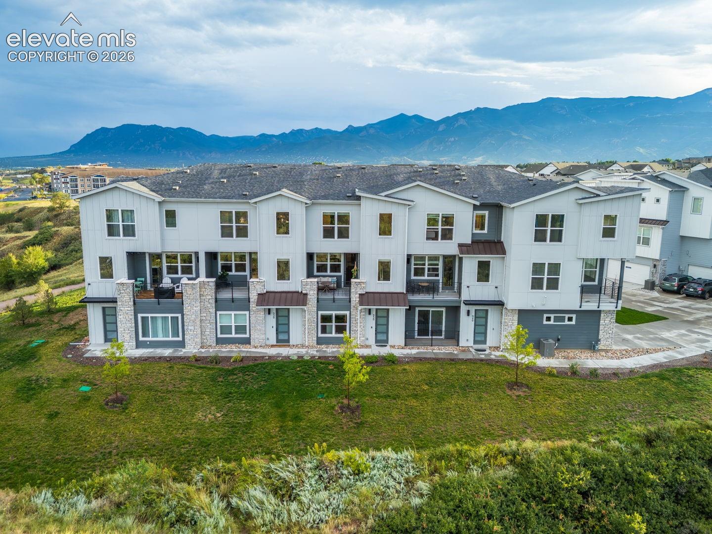 930 Hook Grove