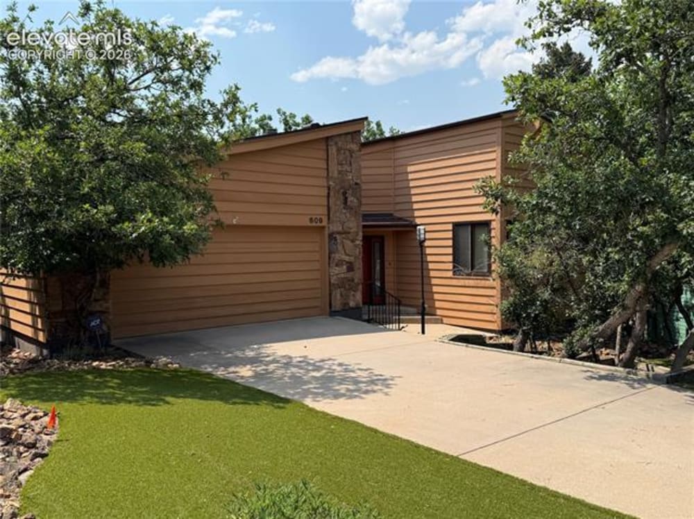 609 Crystal Hills