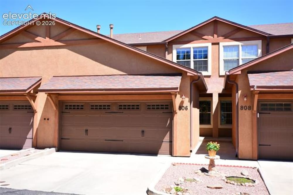 806 Misty Pines