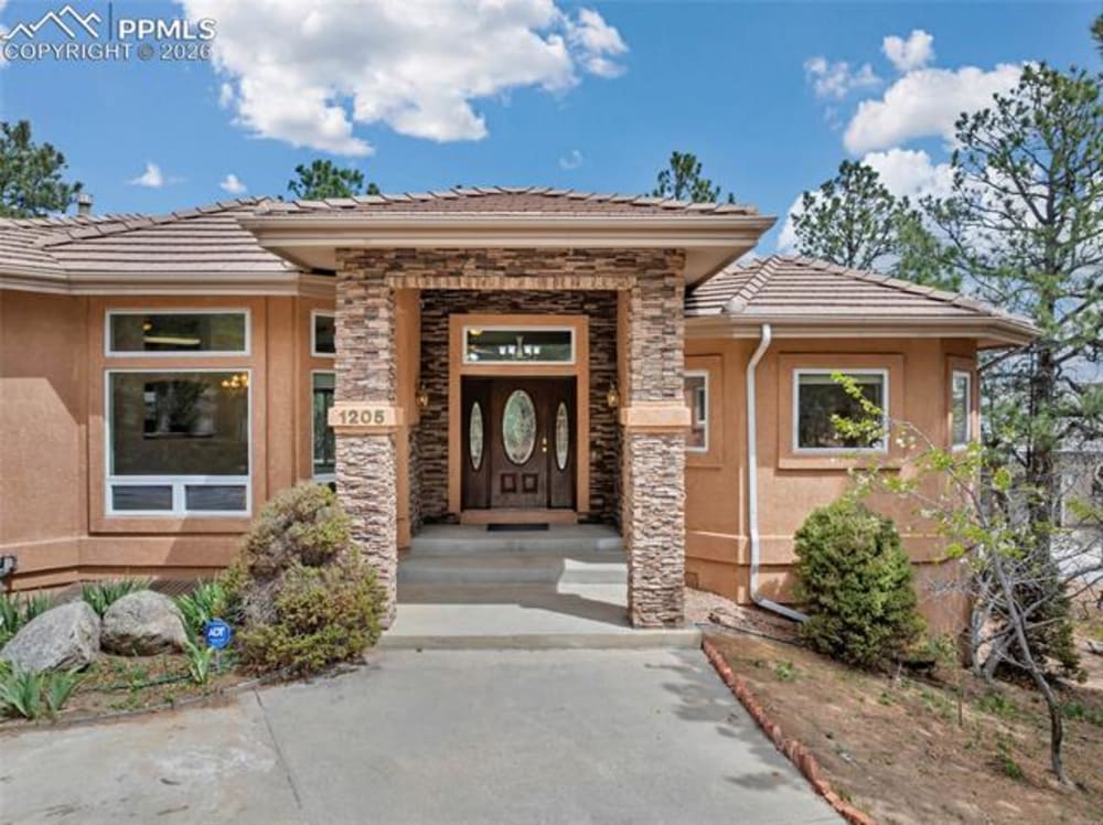 1205 Oakmoor