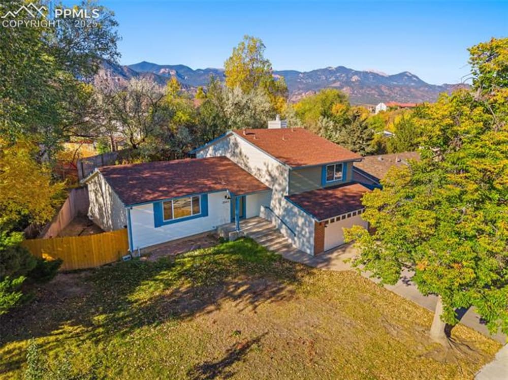 2925 Westcliff