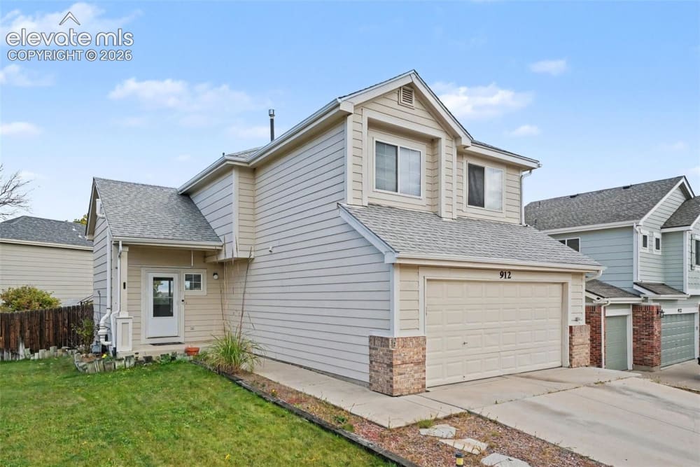912 Legend Oak Drive