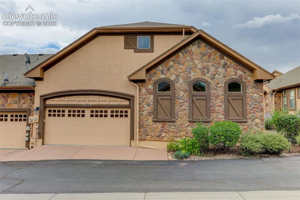 9659 Carriage Creek Point
