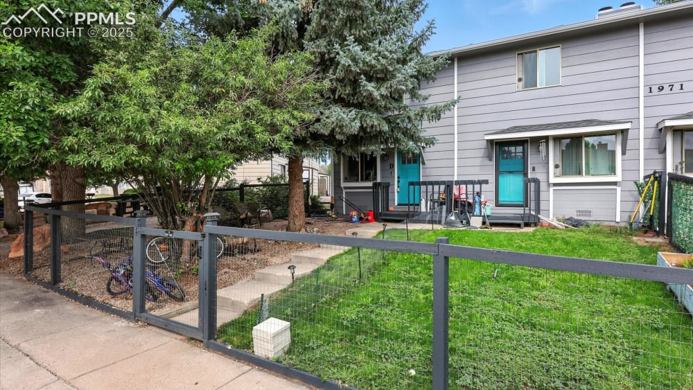 1971 Mineola Street