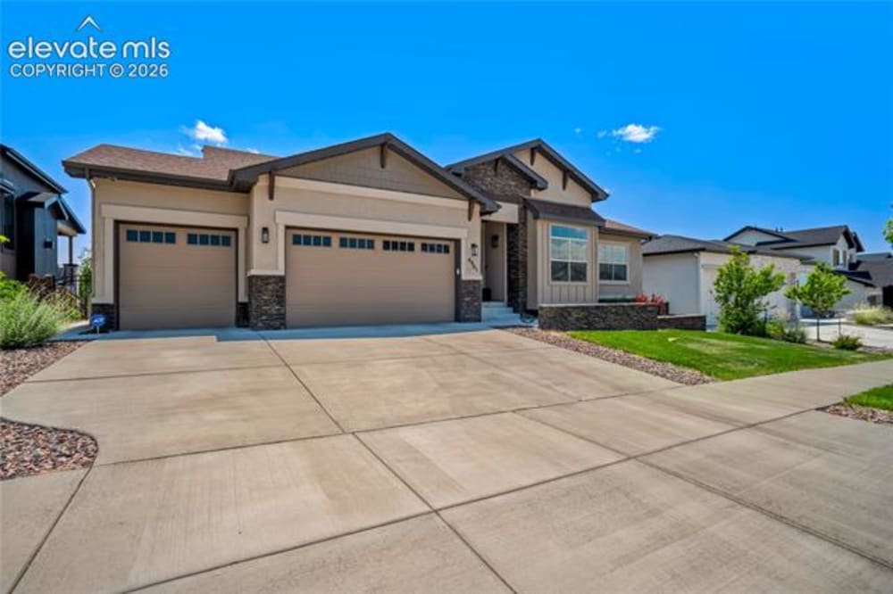 4961 Pearl Lake