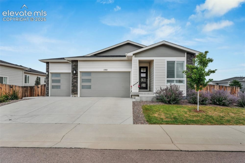 1592 Maggie Mae Lane