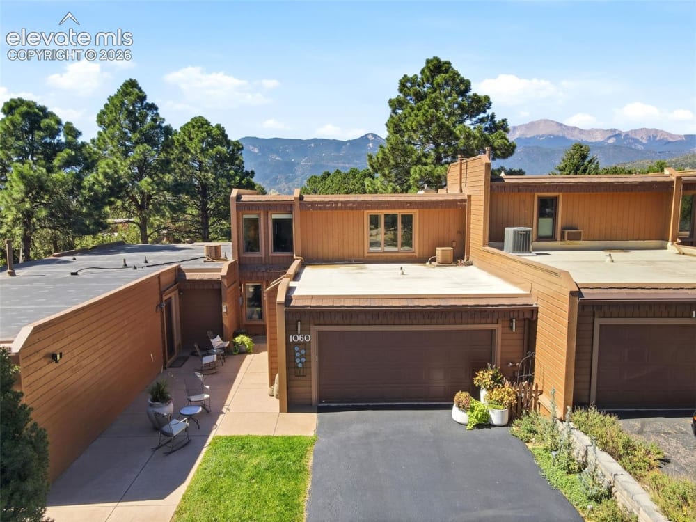 1060 Hill Circle