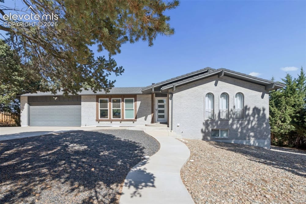 810 Point of the Pines Drive