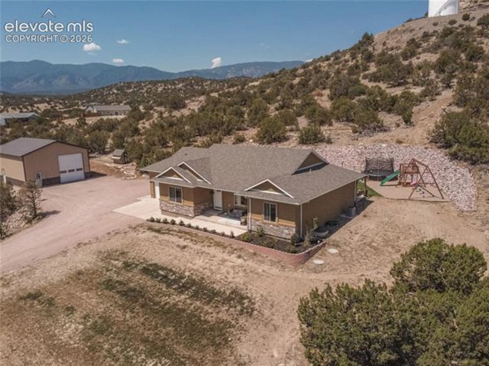 585 Twin Pines