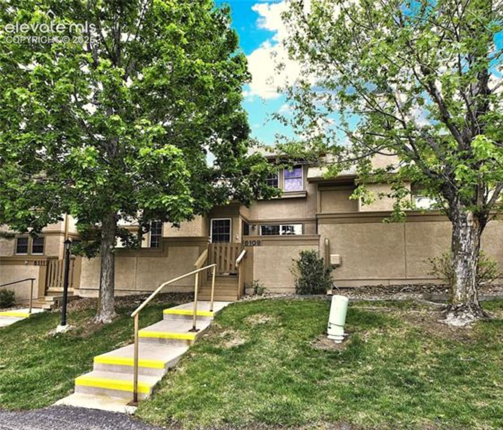 6109 Pine Hill