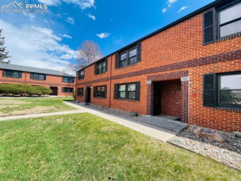 2443 Paseo