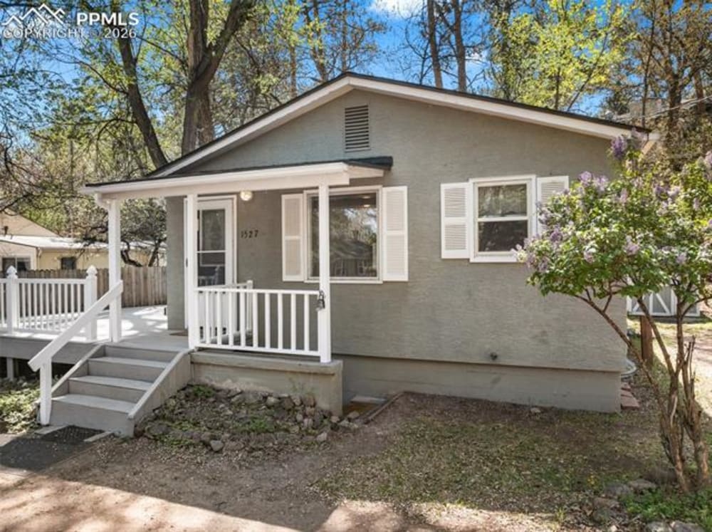 1527 Cheyenne