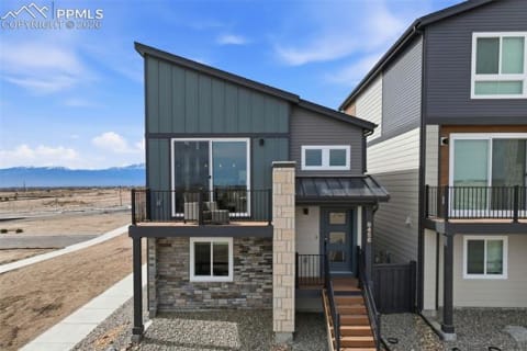 9456 Traveler Terrace