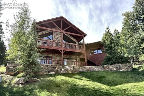 1235 Karen Lane