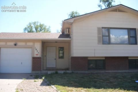 1027 De La Vista Lane