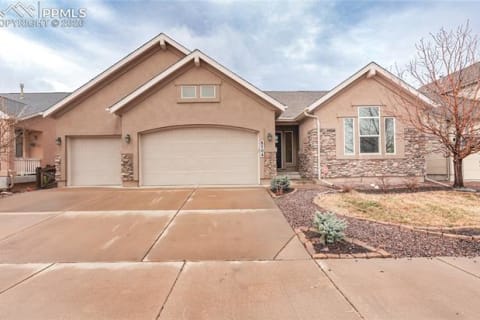 8704 Meadow Tree Trail