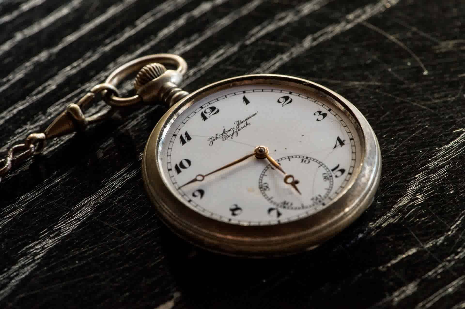 pocket watch picture by Kjartan Einarsson on Unsplash 