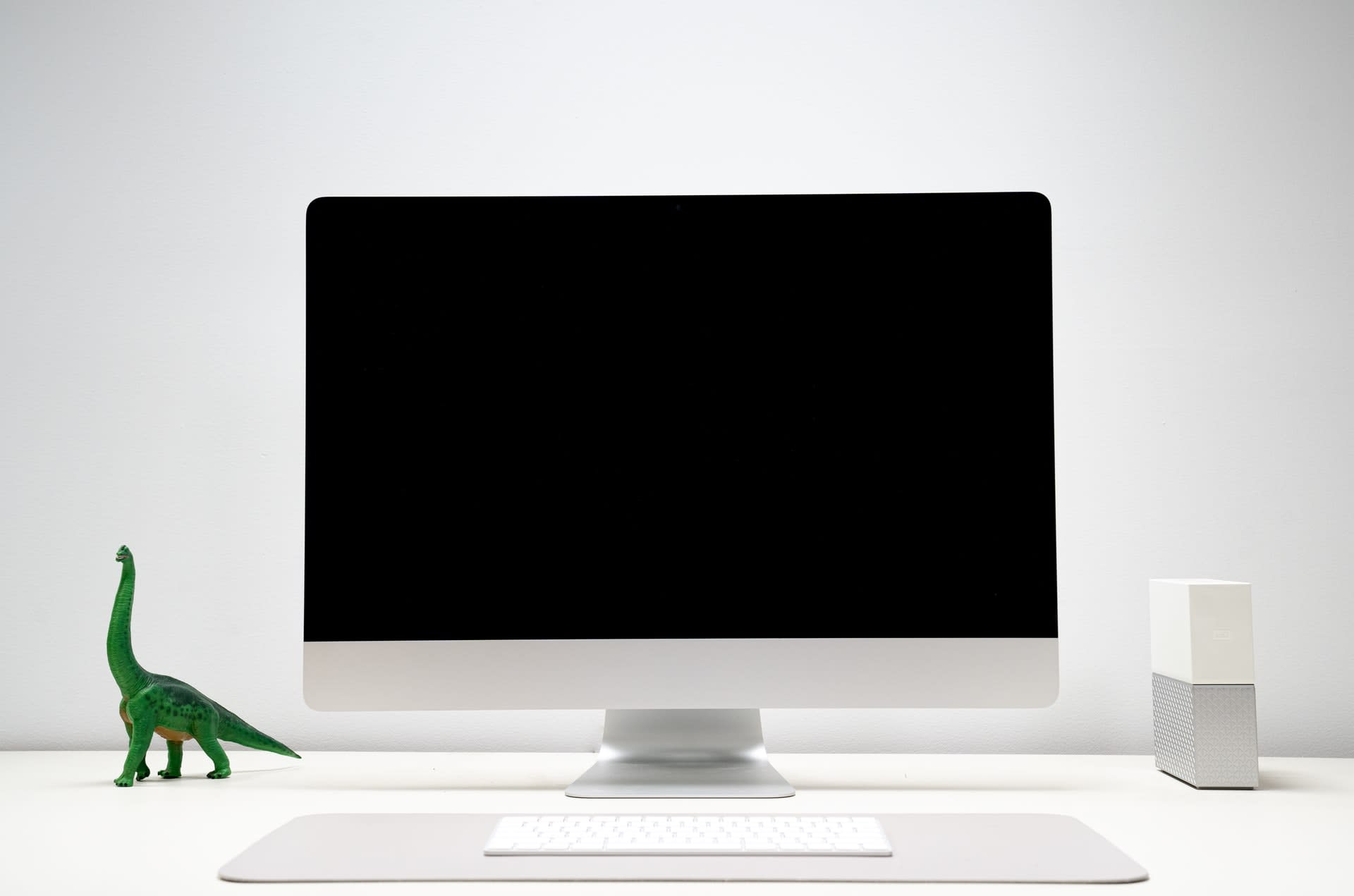 a black desktop screen