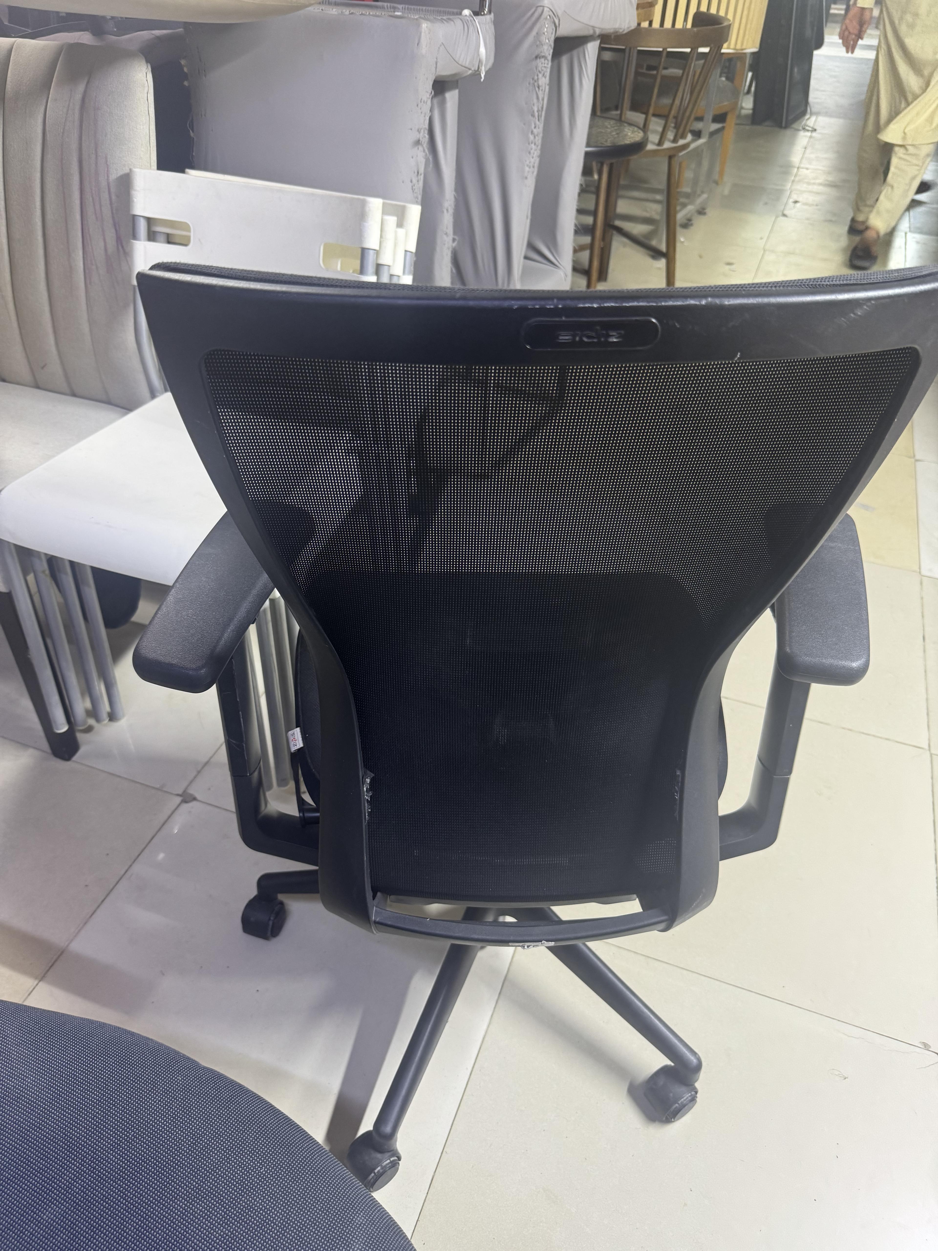 Used Office Mesh Chair Black 3